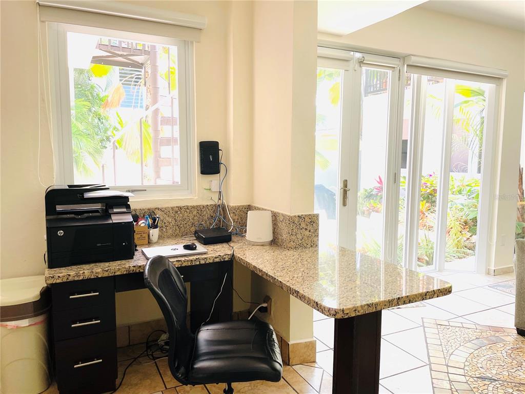 OCEAN PARK, STEPS TO BEST BEACH - Residential