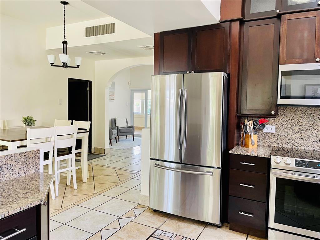 OCEAN PARK, STEPS TO BEST BEACH - Residential