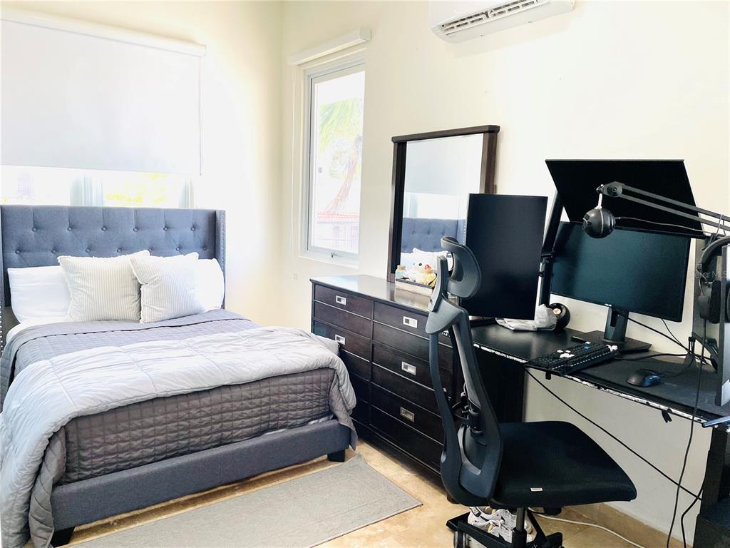 OCEAN PARK, STEPS TO BEST BEACH - Residential