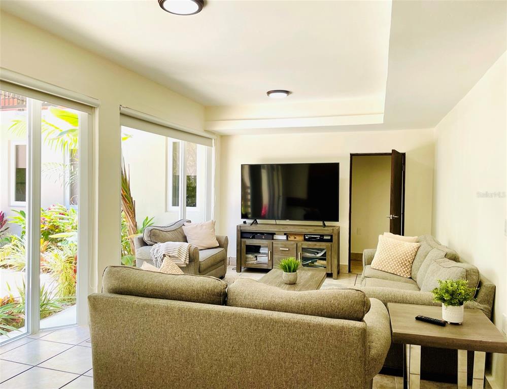 OCEAN PARK, STEPS TO BEST BEACH - Residential