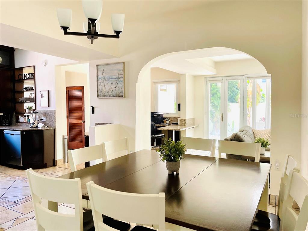 OCEAN PARK, STEPS TO BEST BEACH - Residential