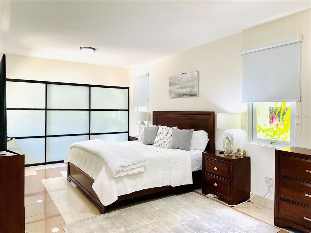 OCEAN PARK, STEPS TO BEST BEACH - Residential