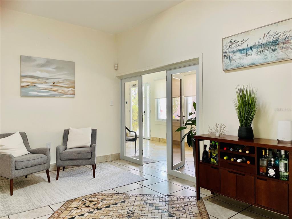 OCEAN PARK, STEPS TO BEST BEACH - Residential