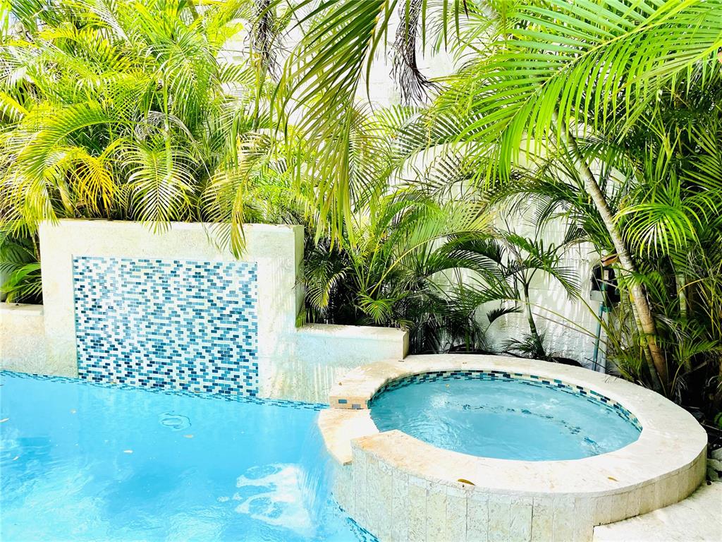 OCEAN PARK, STEPS TO BEST BEACH - Residential