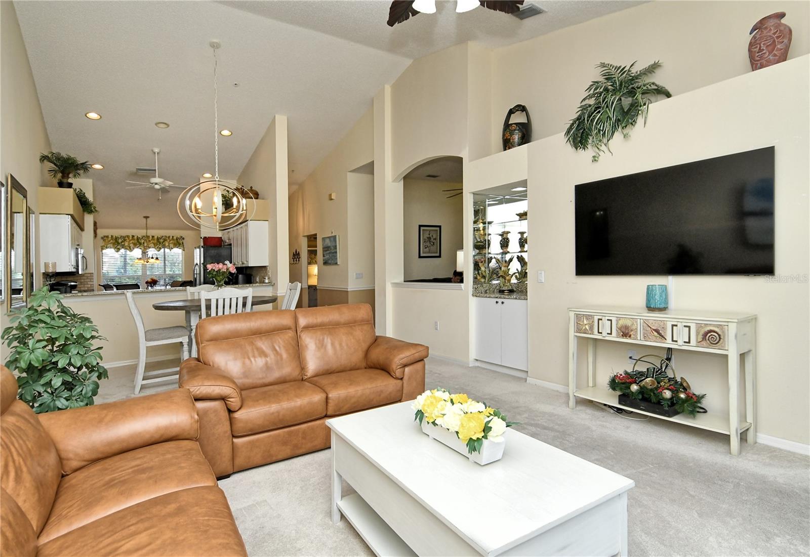 HERITAGE OAKS GOLF & COUNTRY CLUB - Residential