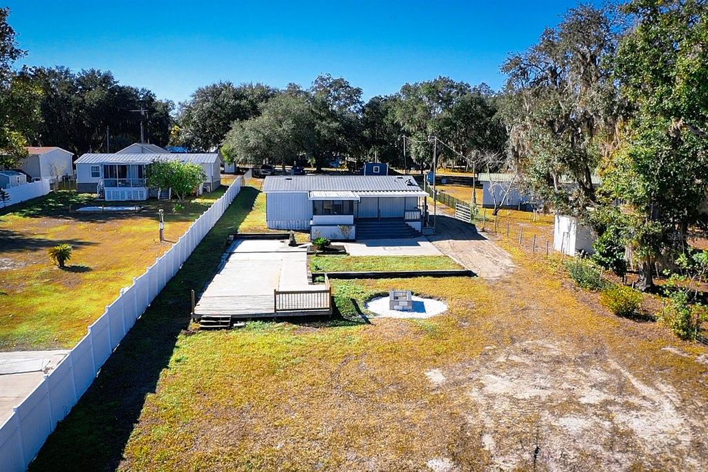 Photo of 102 Benjamin Drive, Hawthorne, FL 32640 (MLS # OM715070)