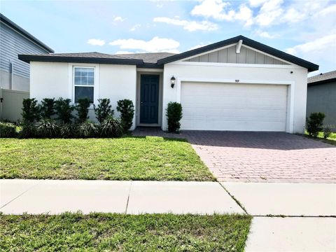 Photo of 909 Cambridge Drive, Winter Haven, FL 33881 (MLS # G5111142)