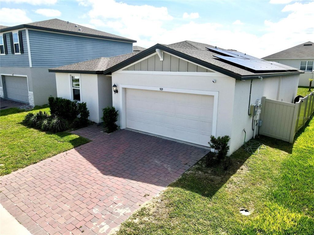 Photo of 909 Cambridge Drive, Winter Haven, FL 33881 (MLS # G5111142)