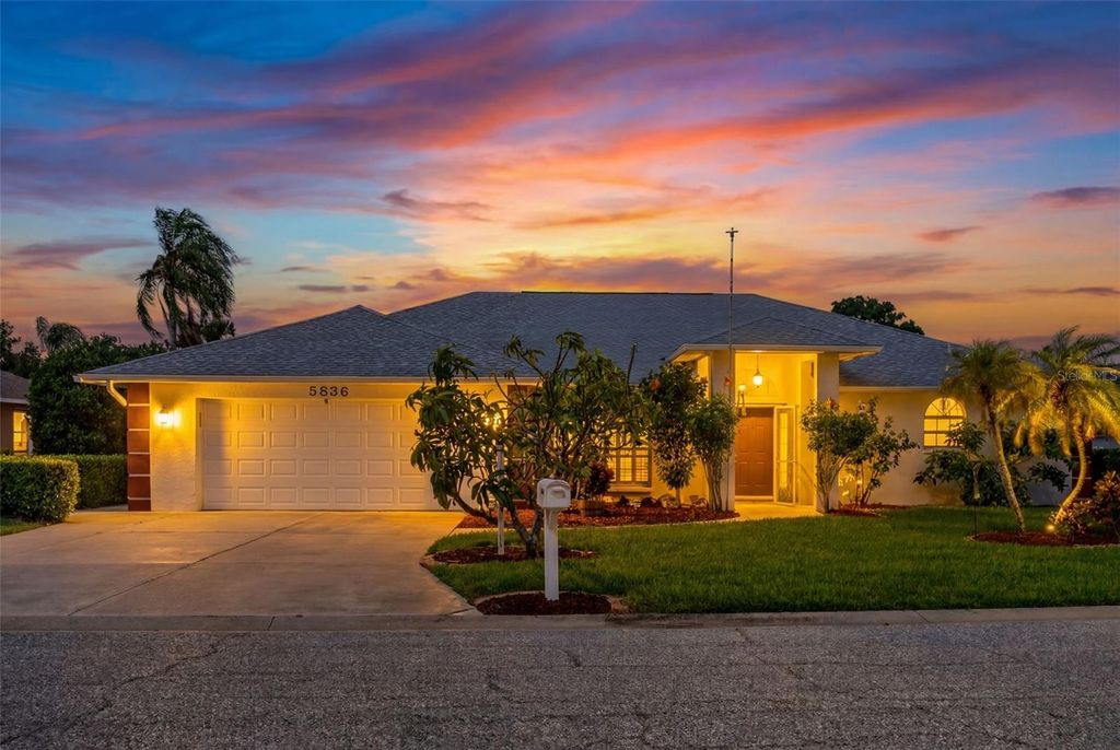 Photo of 5836 Helen Way, Sarasota, FL 34243 (MLS # A4694666)