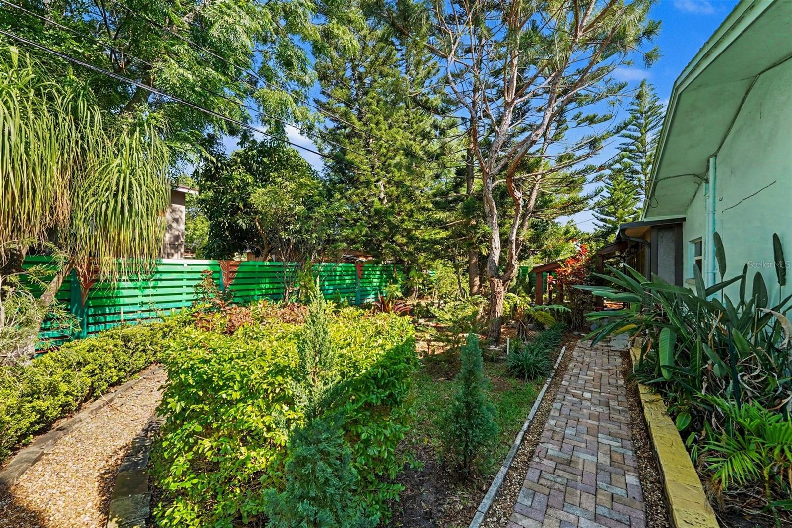 MONTCLAIR LAKE ESTATES - Residential