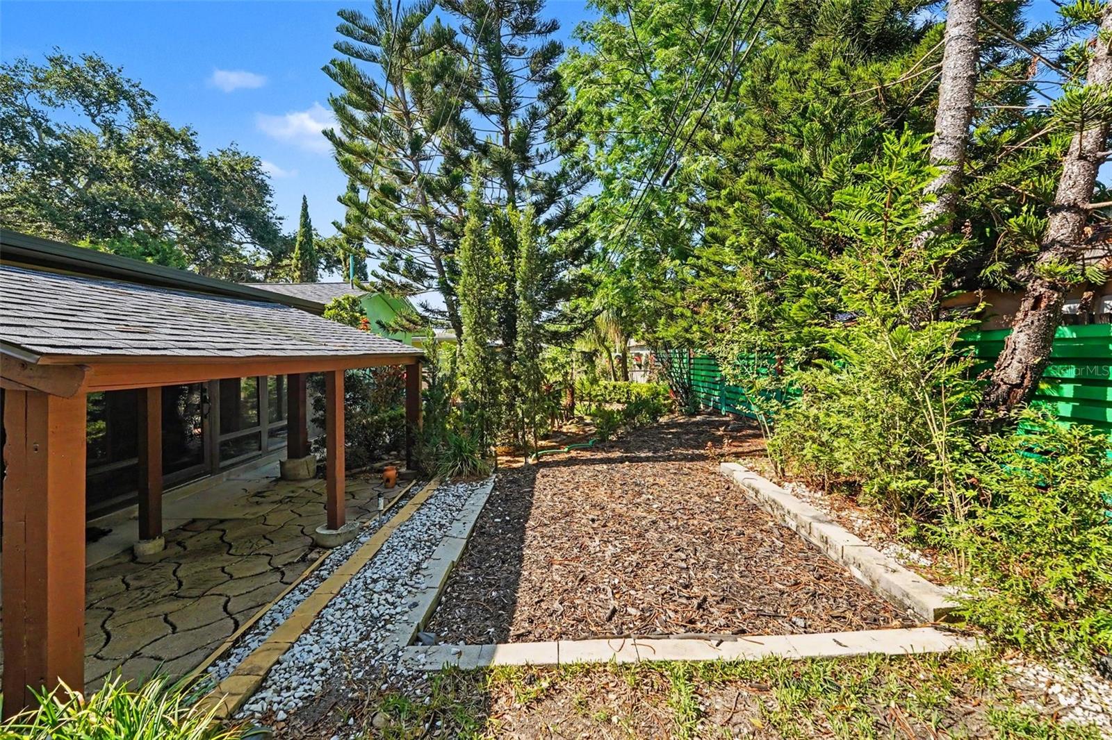 MONTCLAIR LAKE ESTATES - Residential