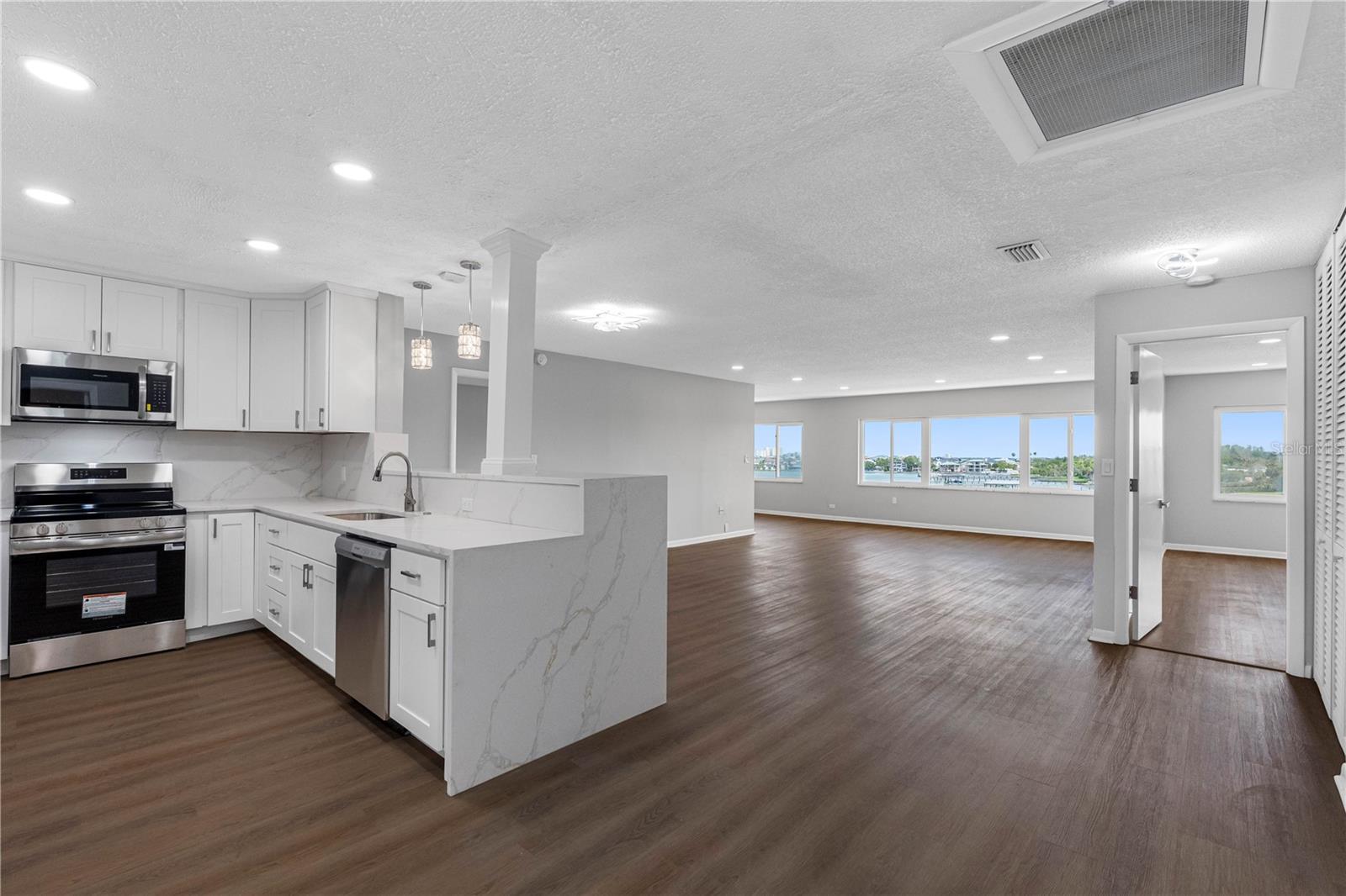 HARBOUR CLUB CONDO 3 - Residential