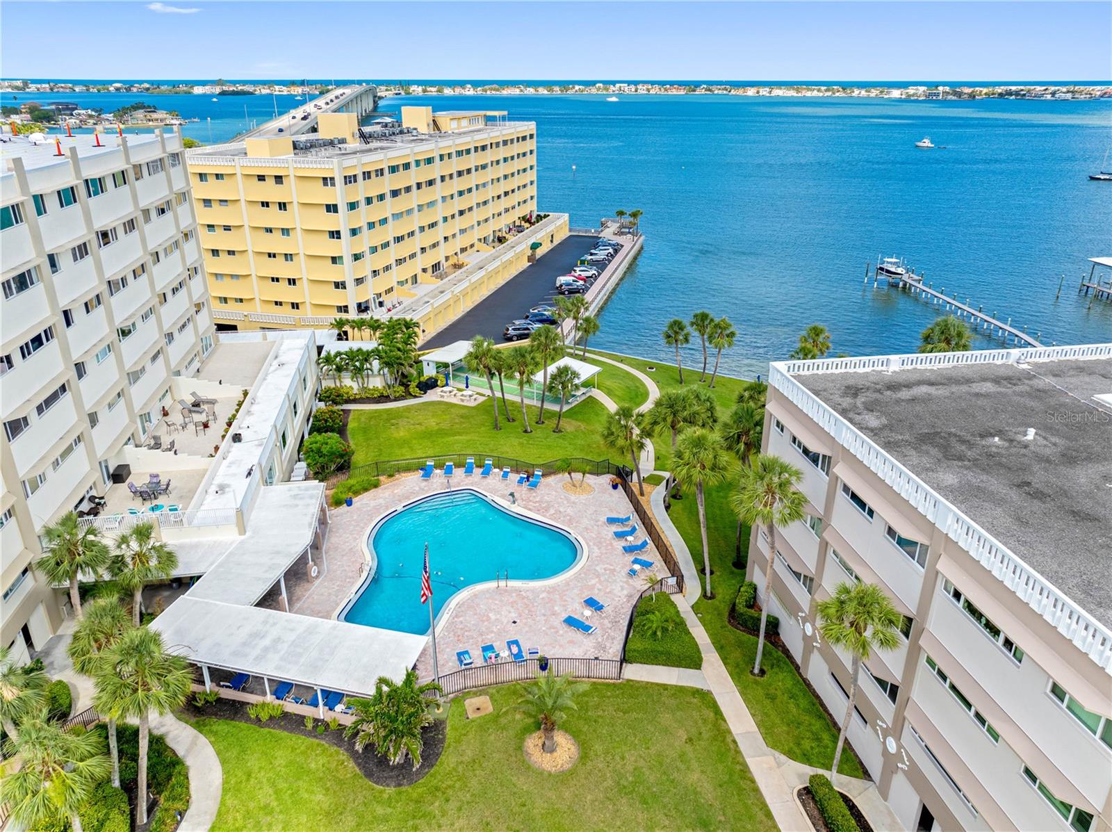 HARBOUR CLUB CONDO 3 - Residential