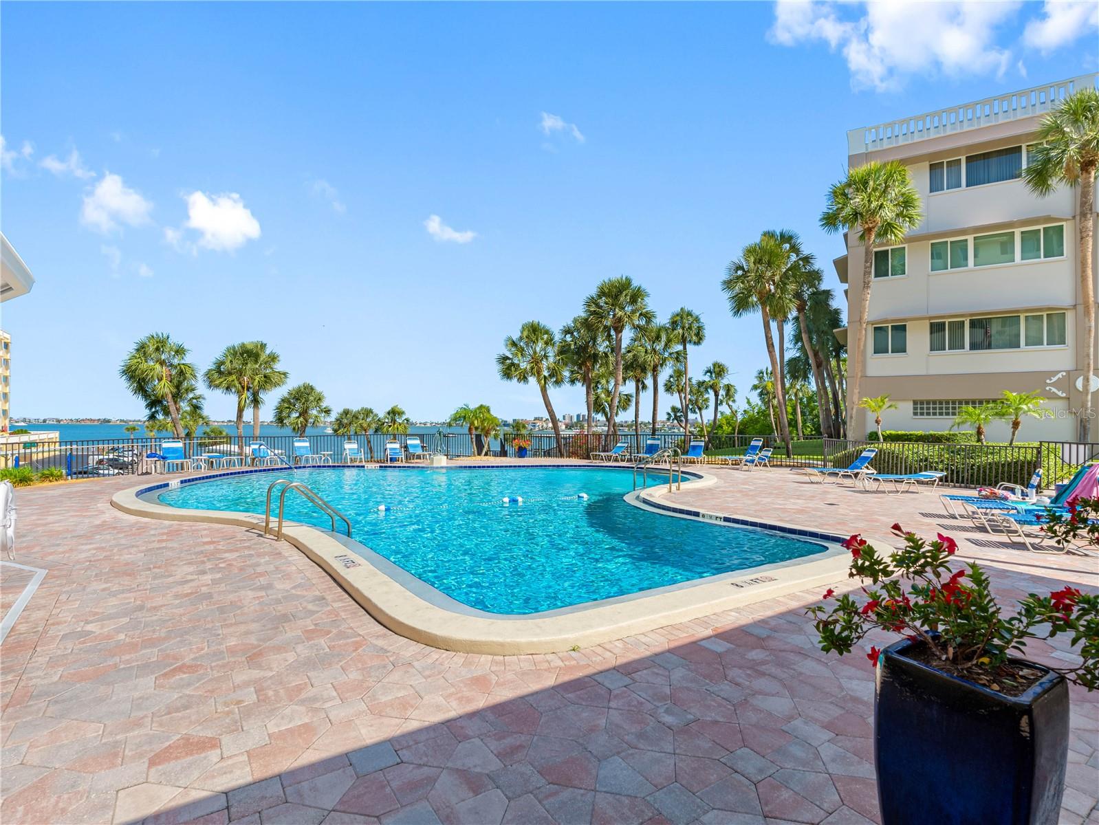 HARBOUR CLUB CONDO 3 - Residential