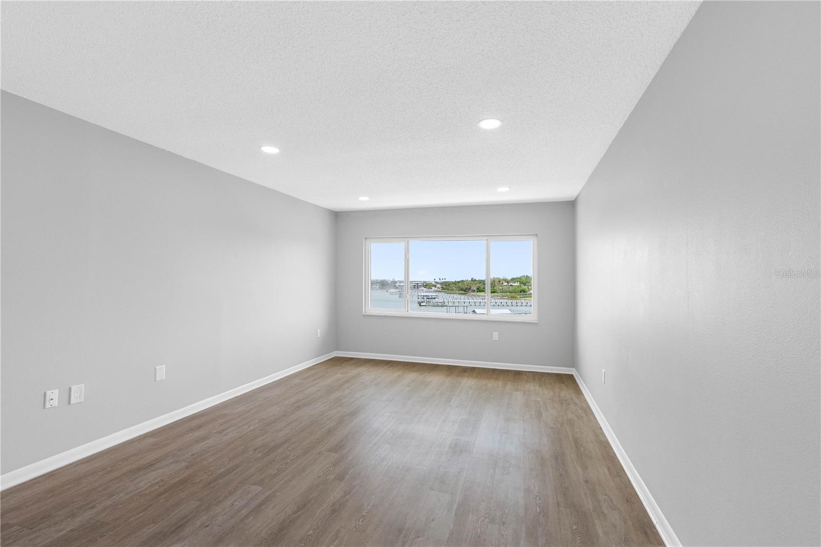 HARBOUR CLUB CONDO 3 - Residential