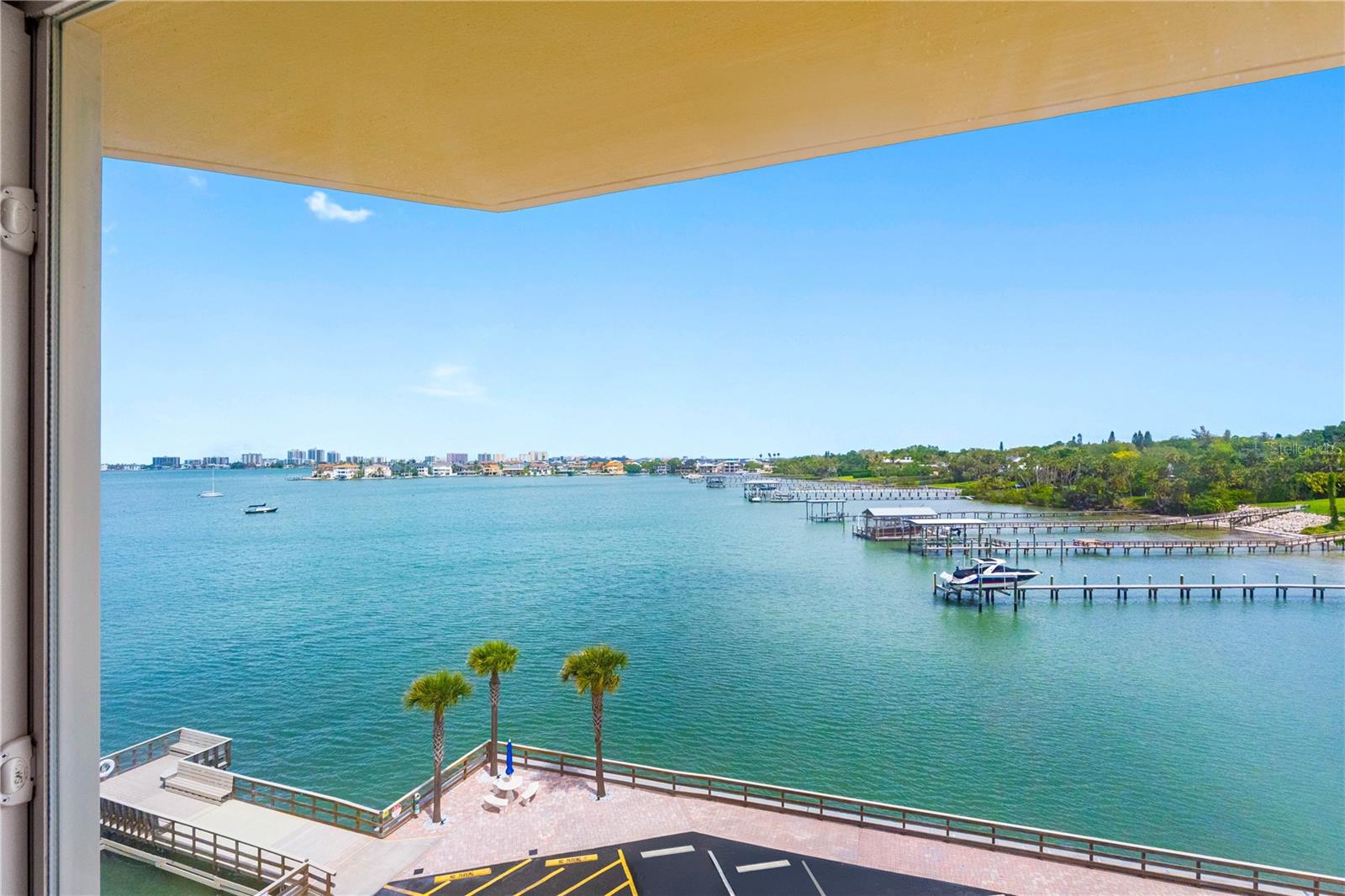 HARBOUR CLUB CONDO 3 - Residential