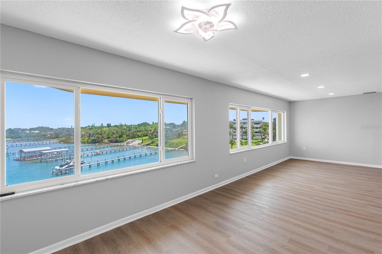 HARBOUR CLUB CONDO 3 - Residential