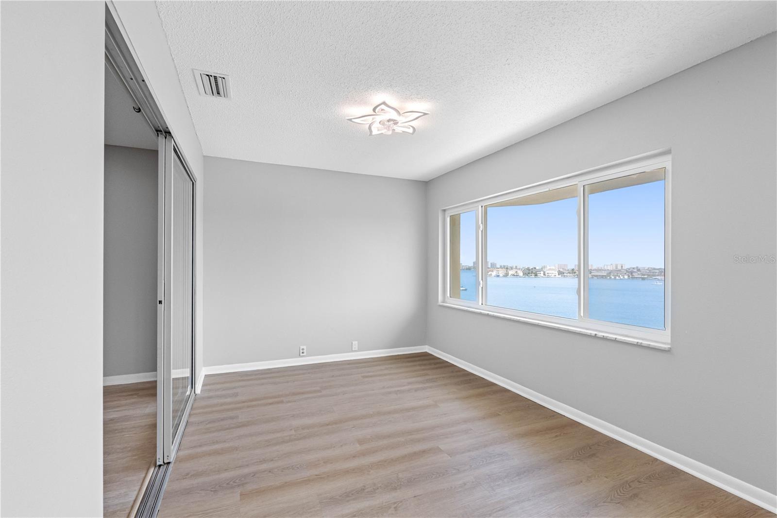 HARBOUR CLUB CONDO 3 - Residential