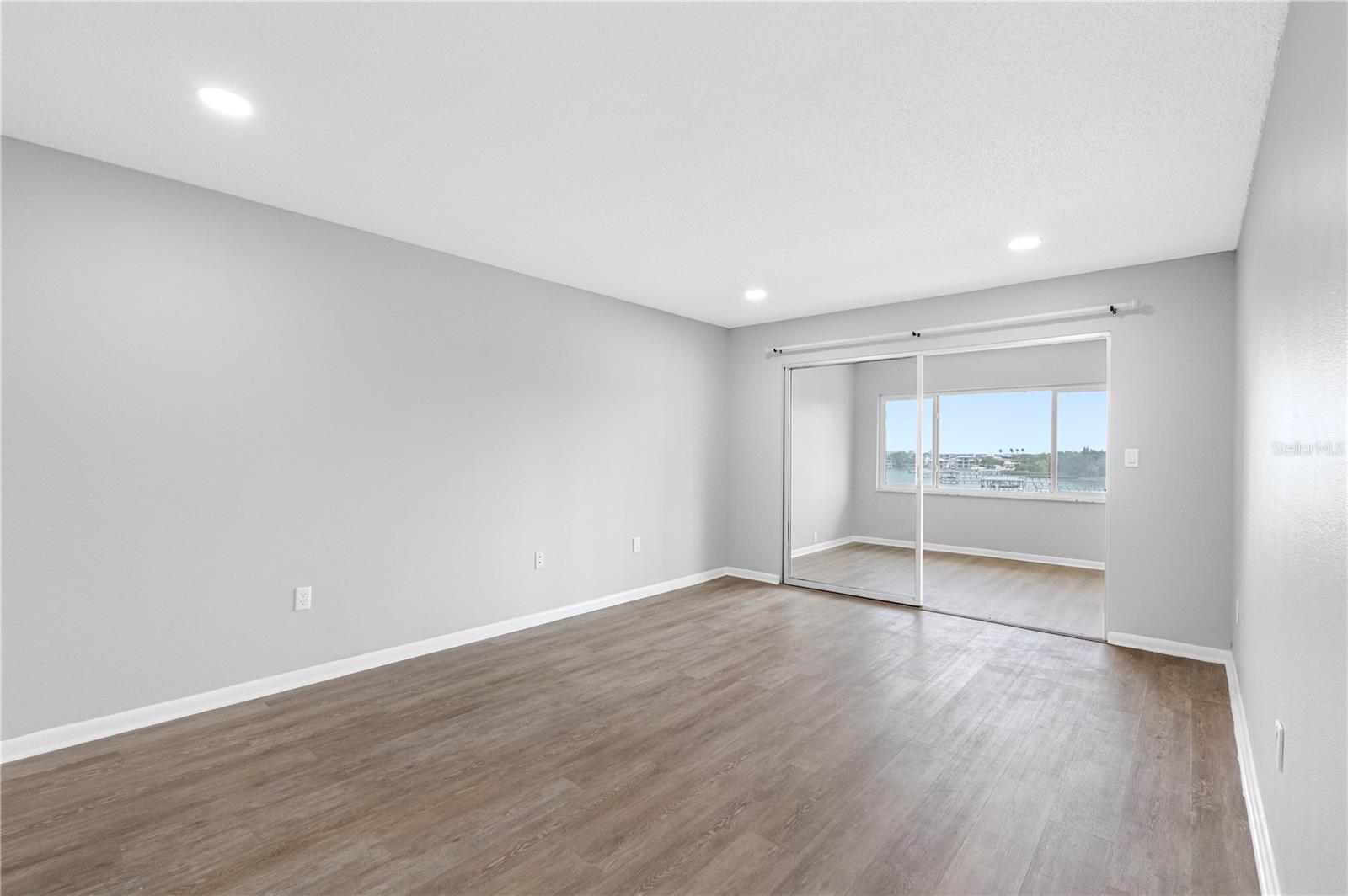 HARBOUR CLUB CONDO 3 - Residential