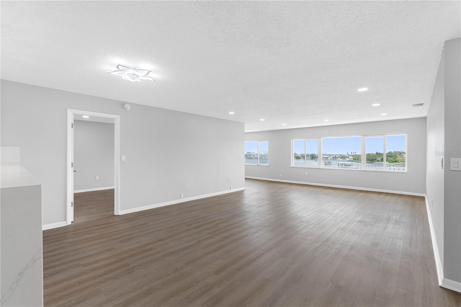 HARBOUR CLUB CONDO 3 - Residential