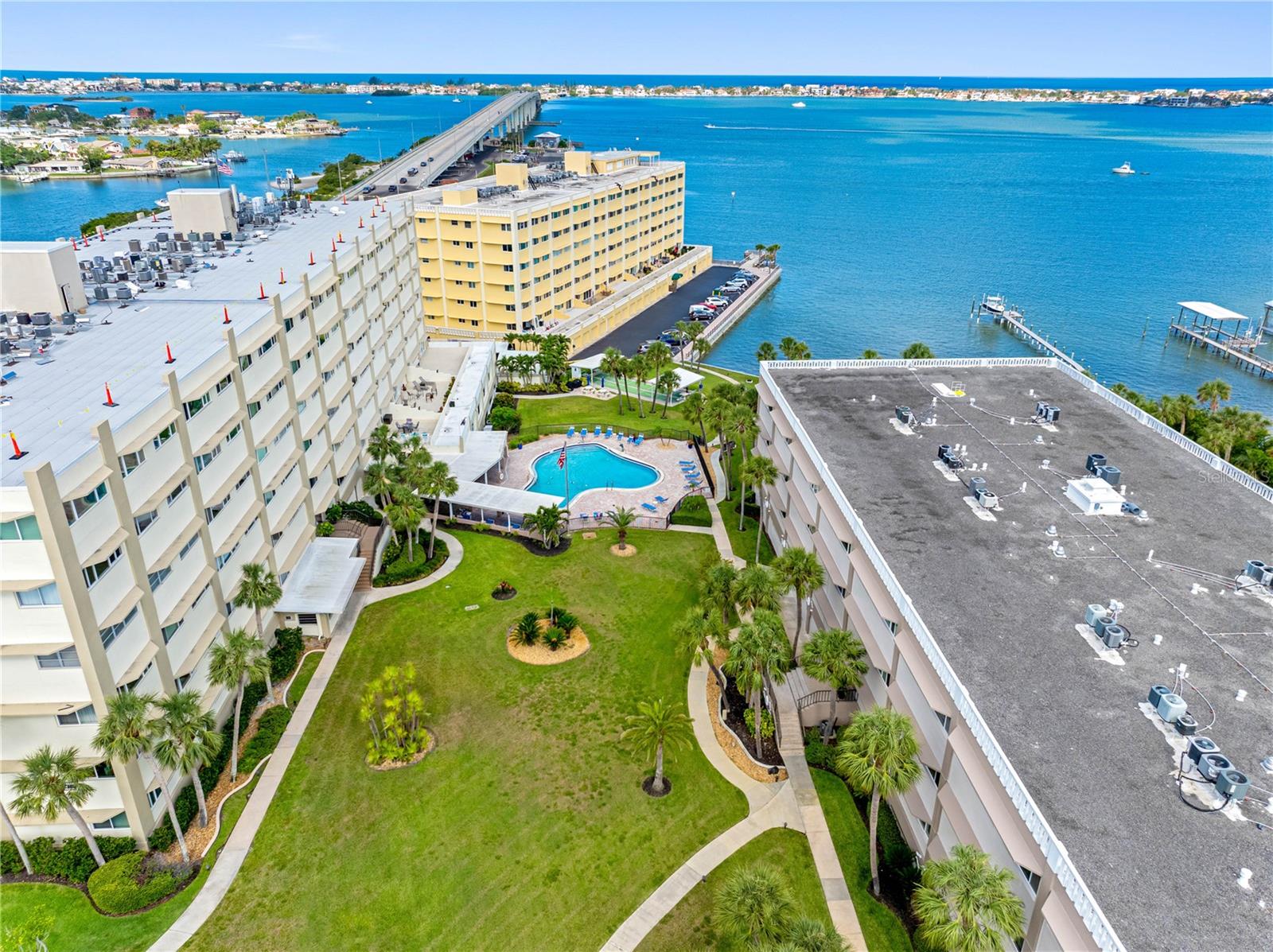 HARBOUR CLUB CONDO 3 - Residential