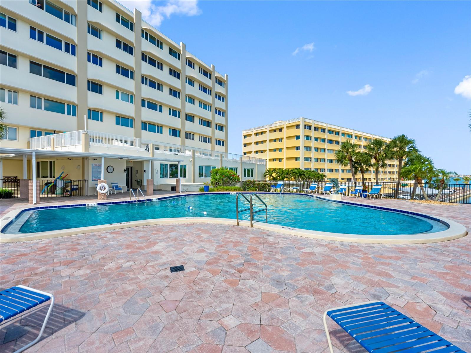 HARBOUR CLUB CONDO 3 - Residential