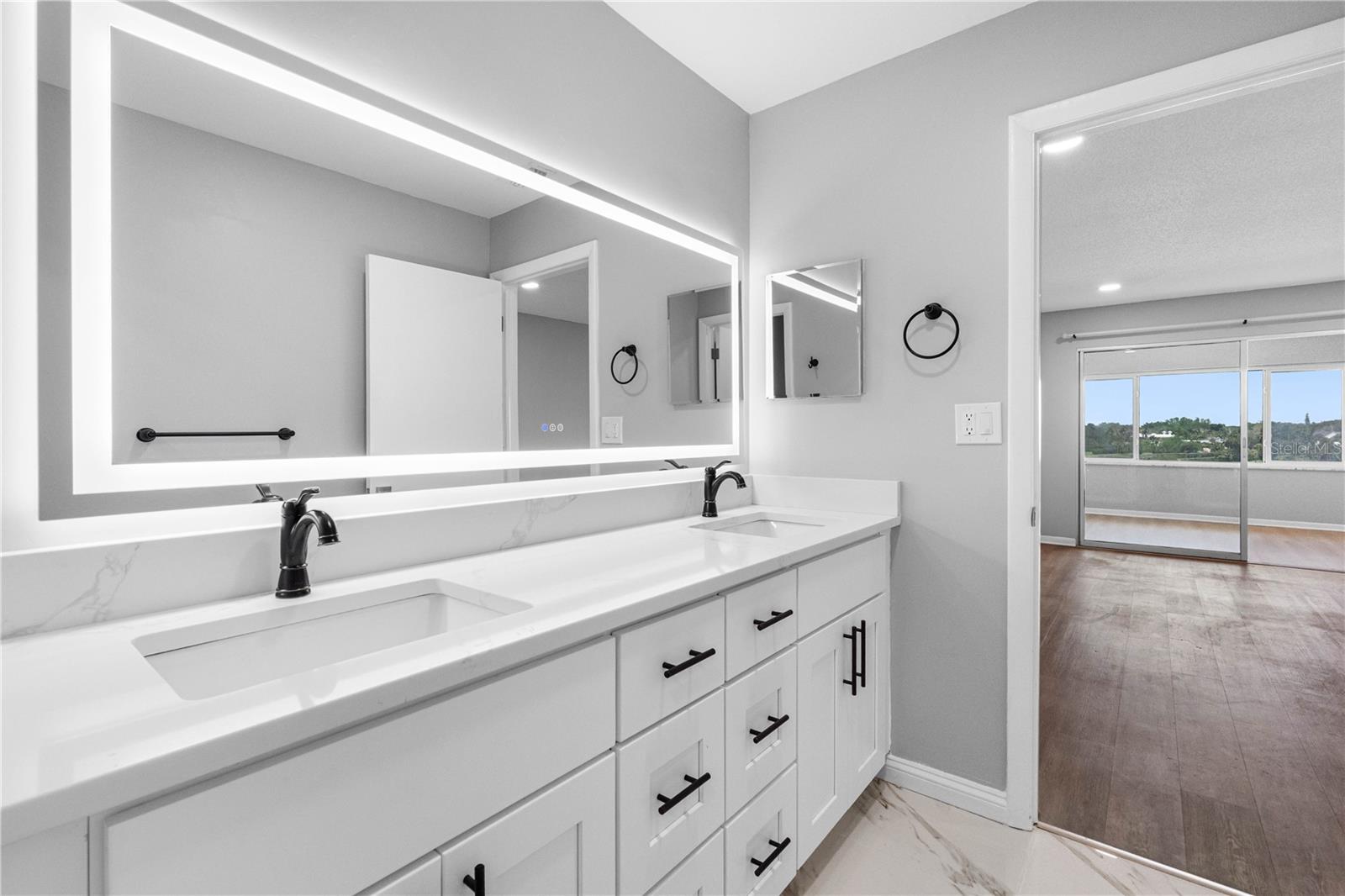 HARBOUR CLUB CONDO 3 - Residential