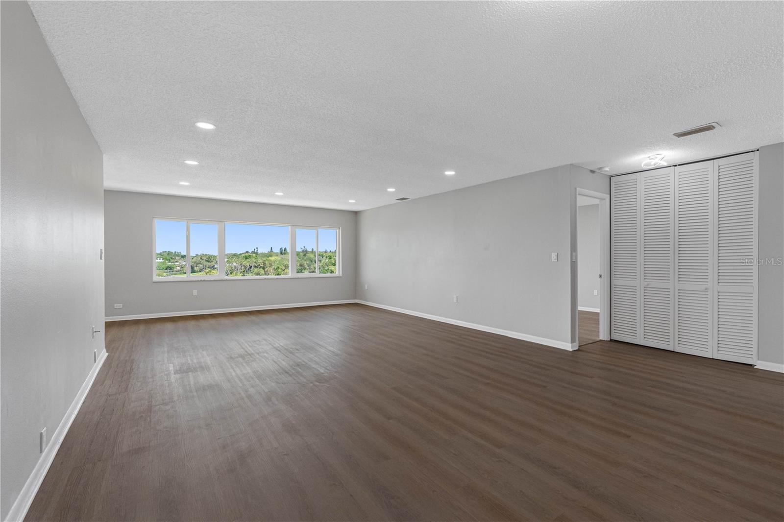 HARBOUR CLUB CONDO 3 - Residential