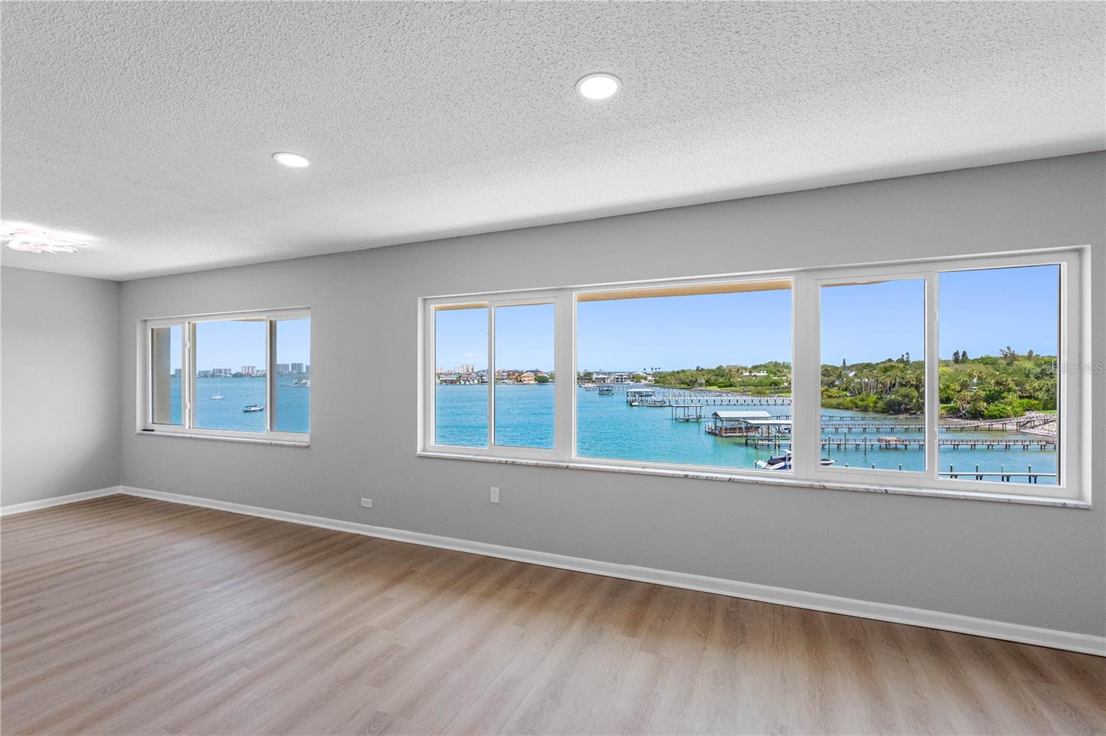 HARBOUR CLUB CONDO 3 - Residential