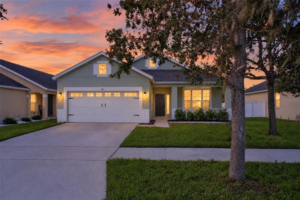 Photo of 910 15th Street NE, Ruskin, FL 33570 (MLS # TB8549141)