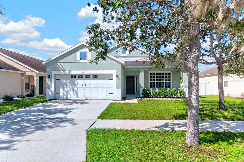 Photo of 910 15th Street NE, Ruskin, FL 33570 (MLS # TB8549141)