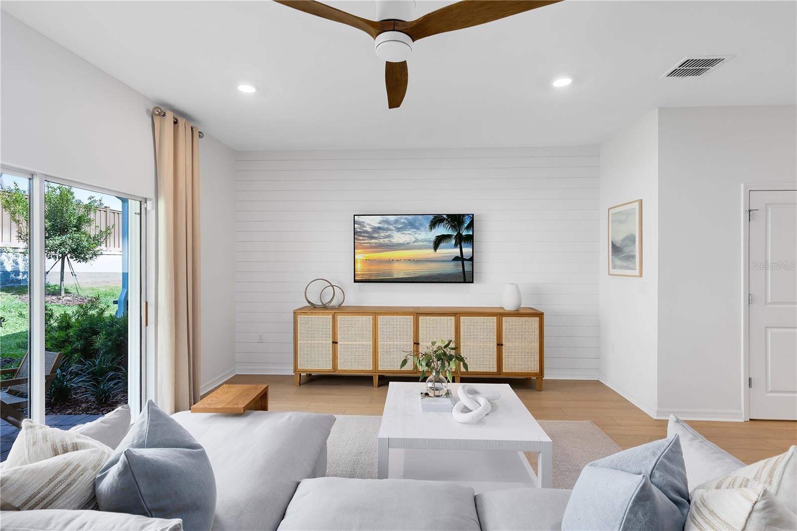 OVIEDO SQUARE - Residential