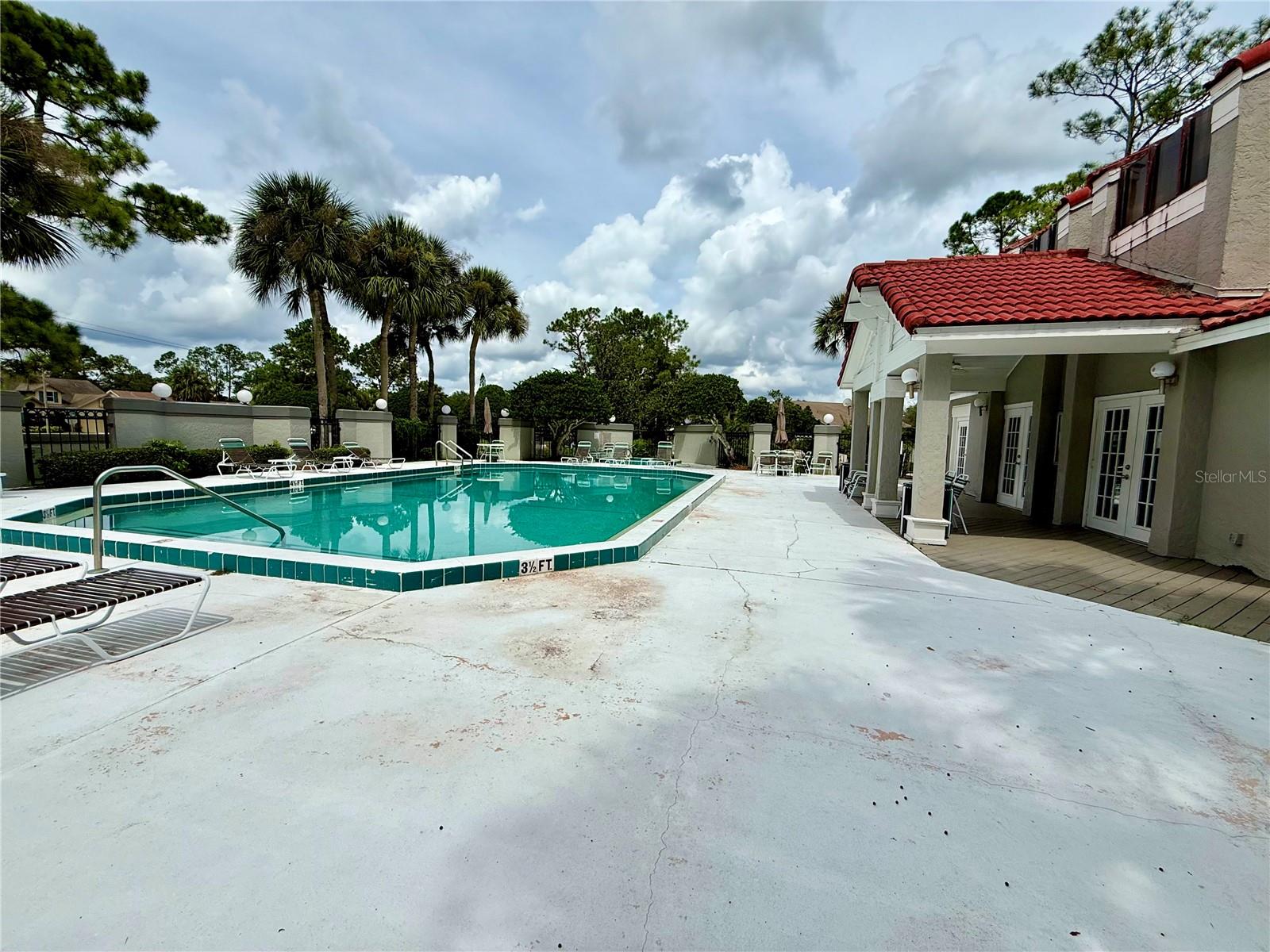 HUNTERS CHASE CONDO PH 1 - Residential