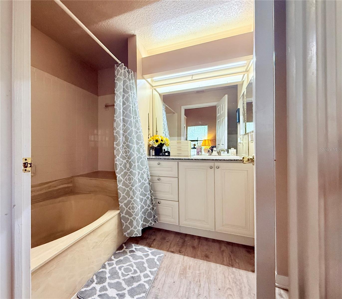 HUNTERS CHASE CONDO PH 1 - Residential