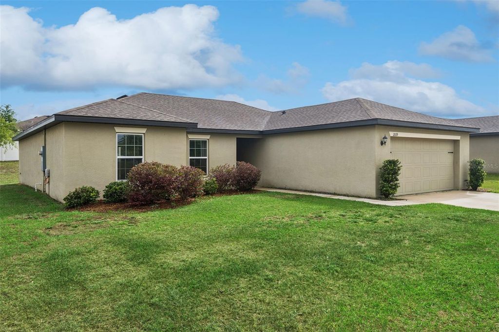 Photo of 12019 Indian Grass Way, Leesburg, FL 34788 (MLS # O6395615)