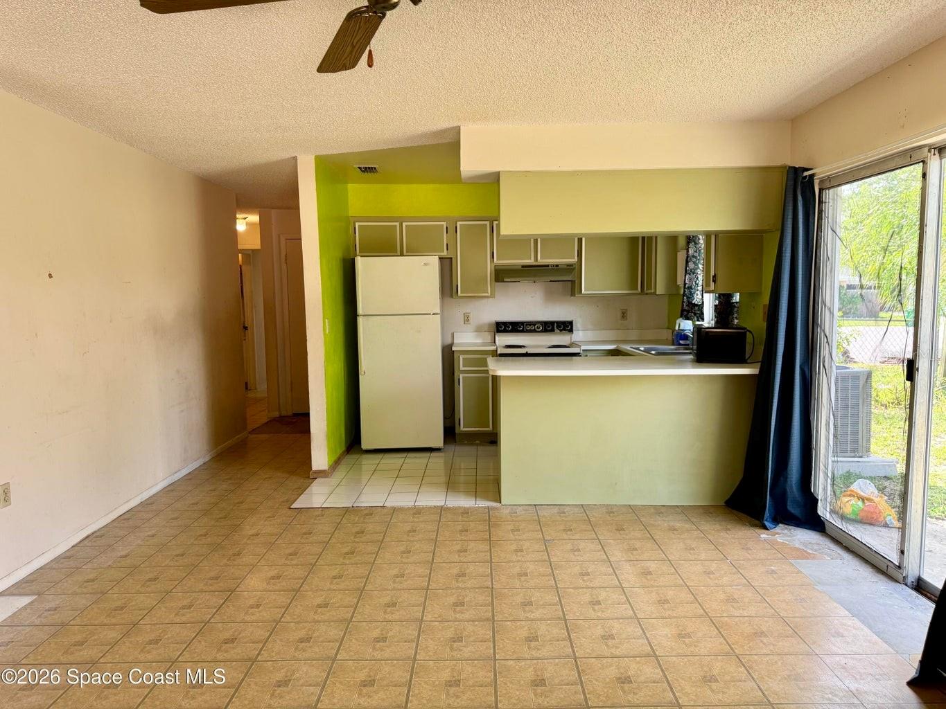 125 S ROSILAND COURT