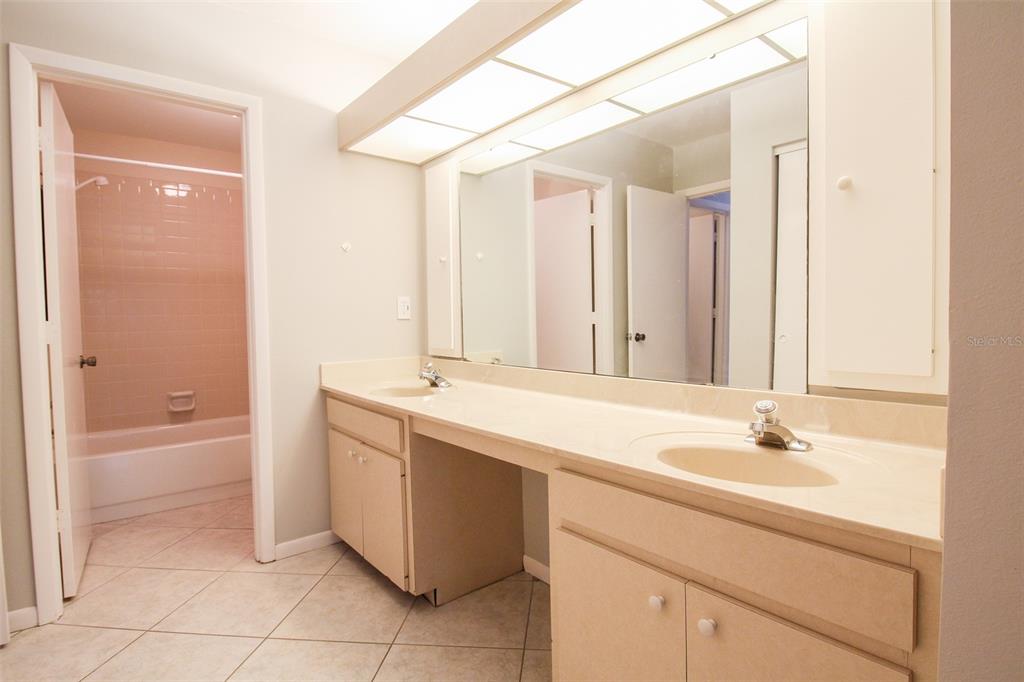 MEADOWS THE - Residential Lease
