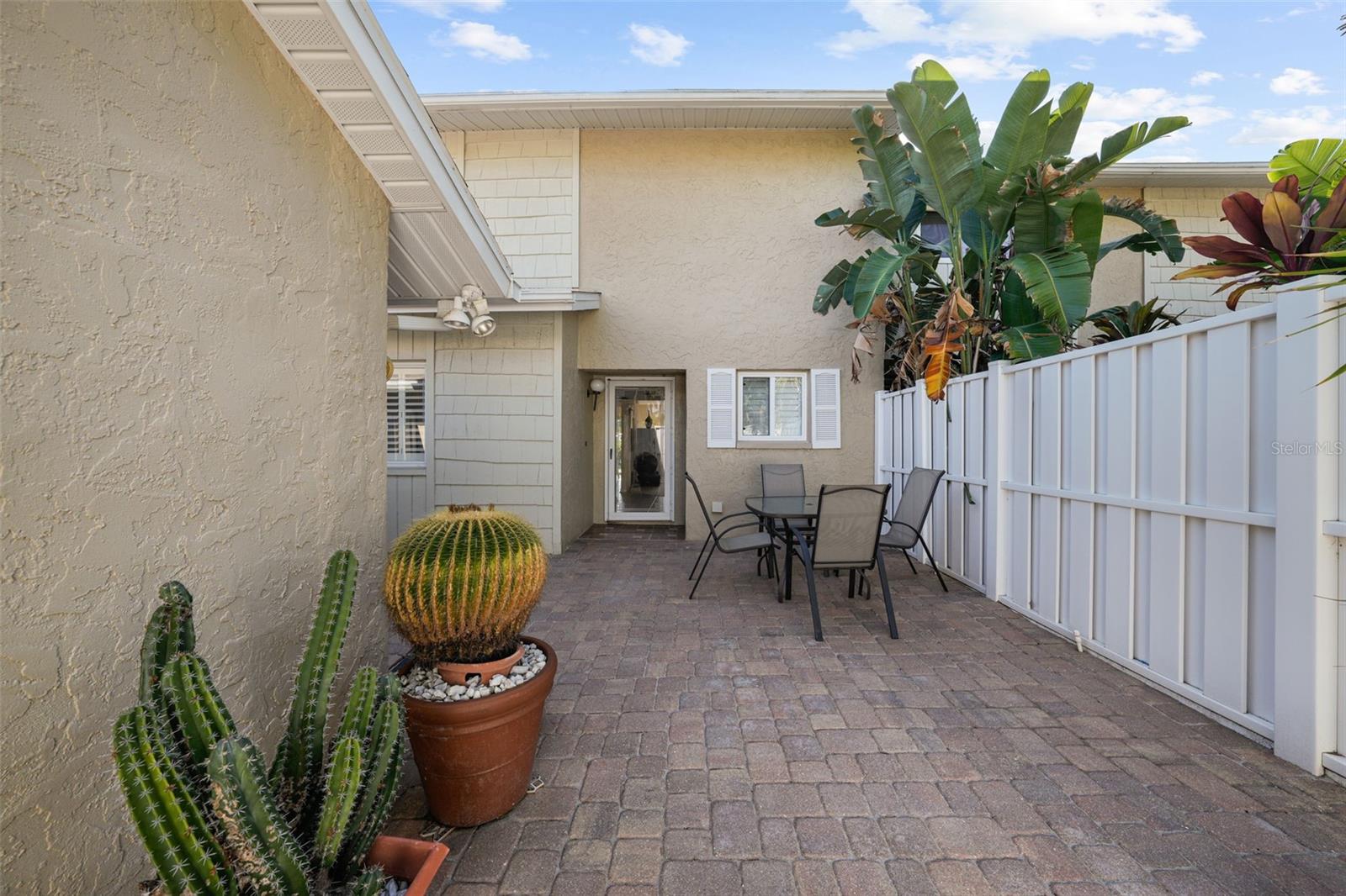 View SAINT PETERSBURG, FL 33702 condo