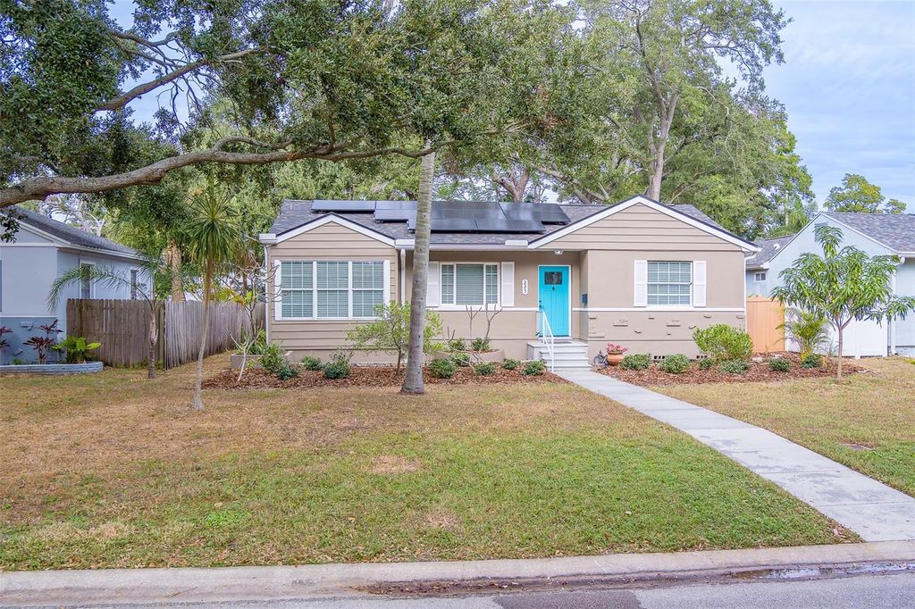 Photo of 225 36th Avenue NE, St Petersburg, FL 33704 (MLS # TB8452960)