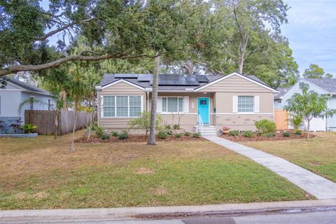 Photo of 225 36th Avenue NE, St Petersburg, FL 33704 (MLS # TB8452960)