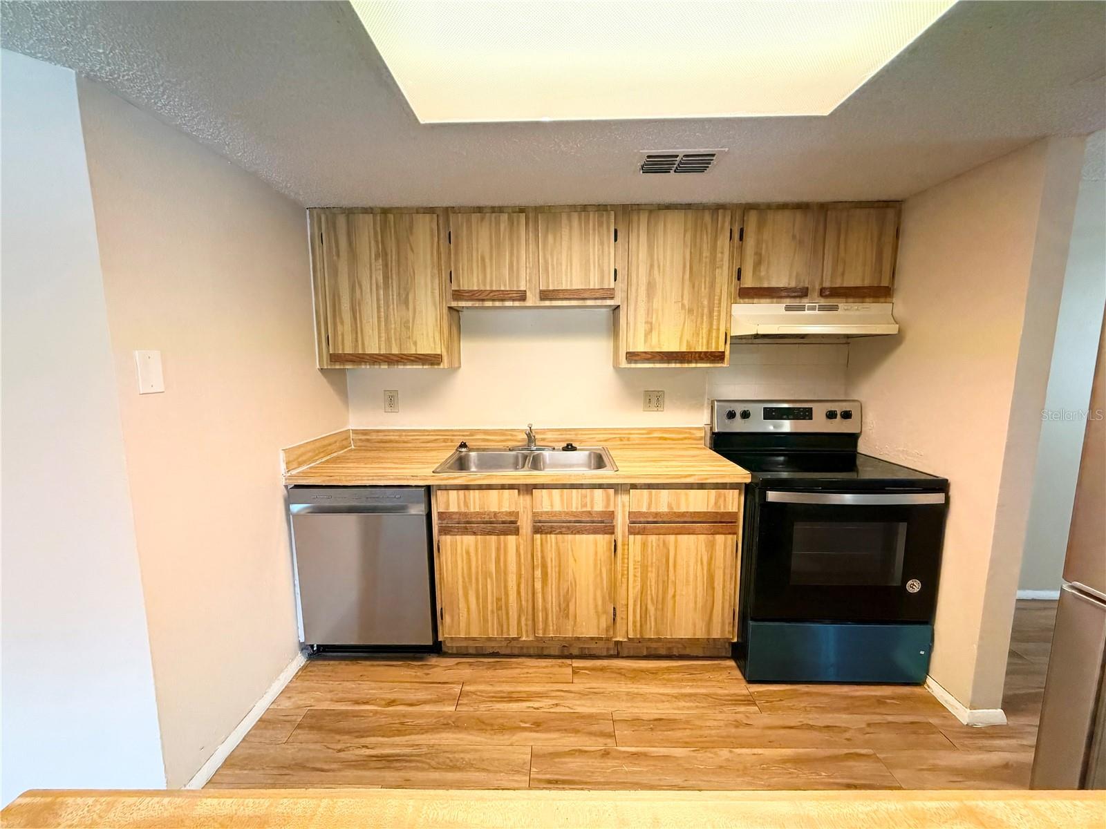 GARDENS OF FOREST LAKES CONDO - Residential Lease