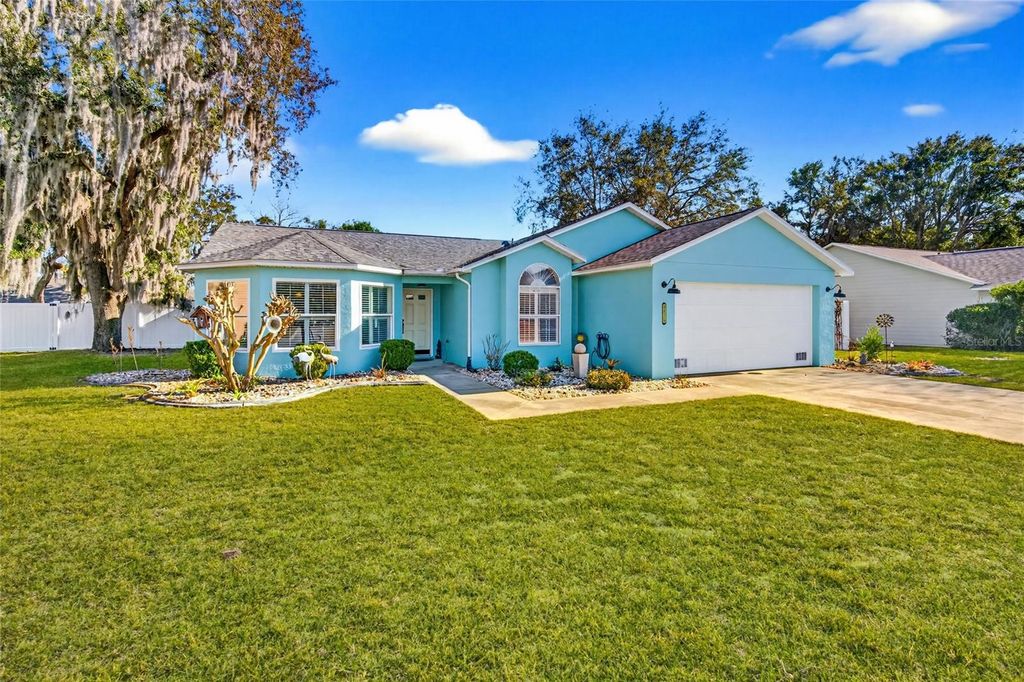 Photo of 5118 Royal Oak Drive, Fruitland Park, FL 34731 (MLS # FC316087)