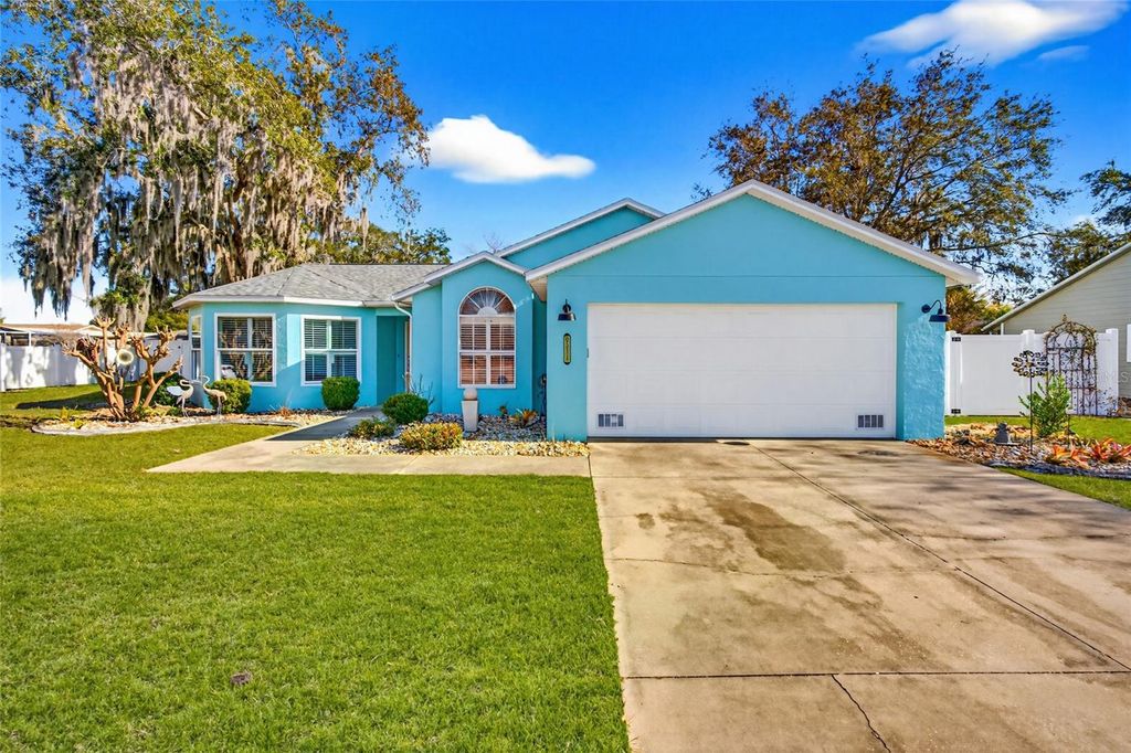 Photo of 5118 Royal Oak Drive, Fruitland Park, FL 34731 (MLS # FC316087)