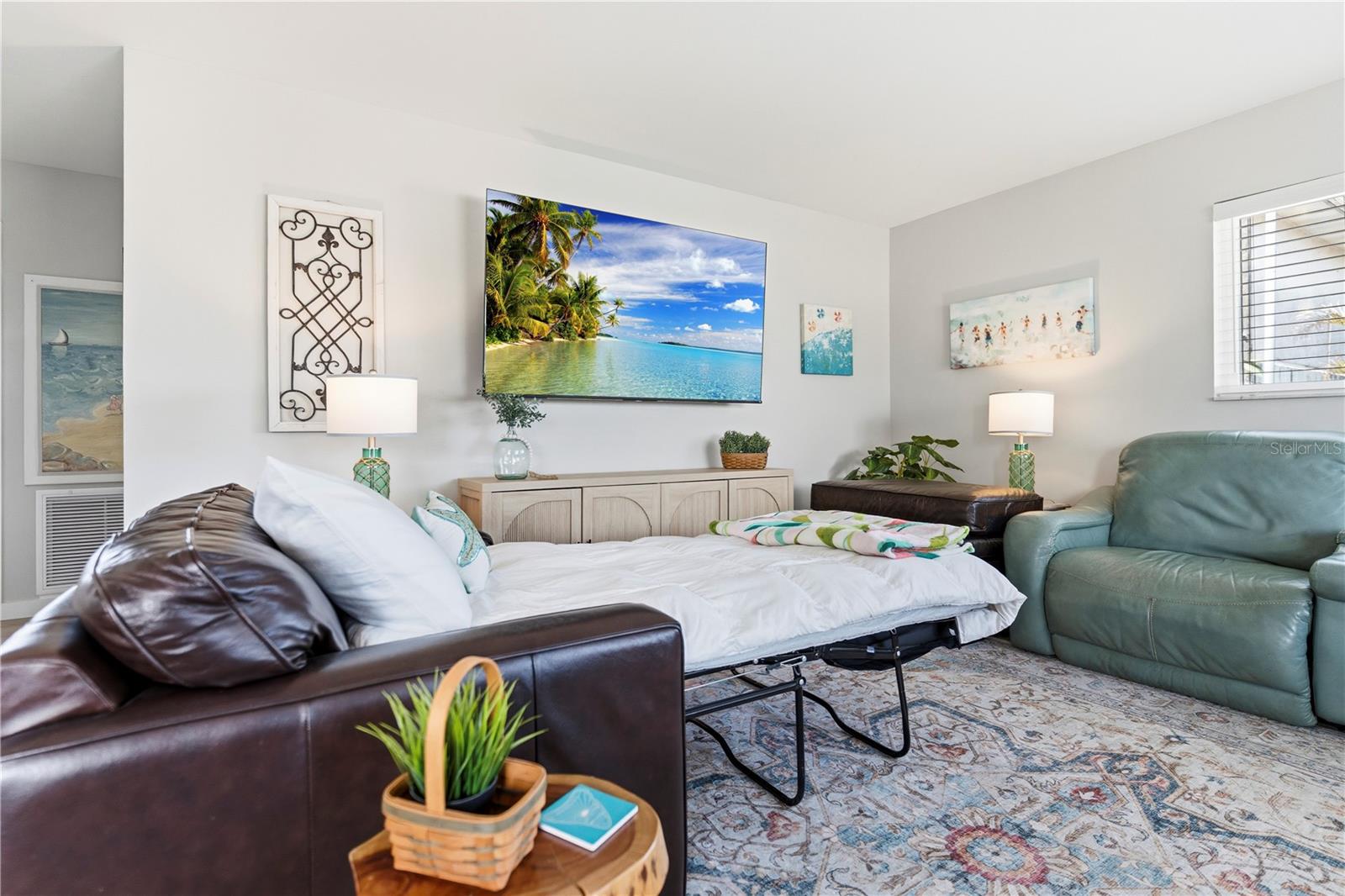 1977 BEACH ROAD 44