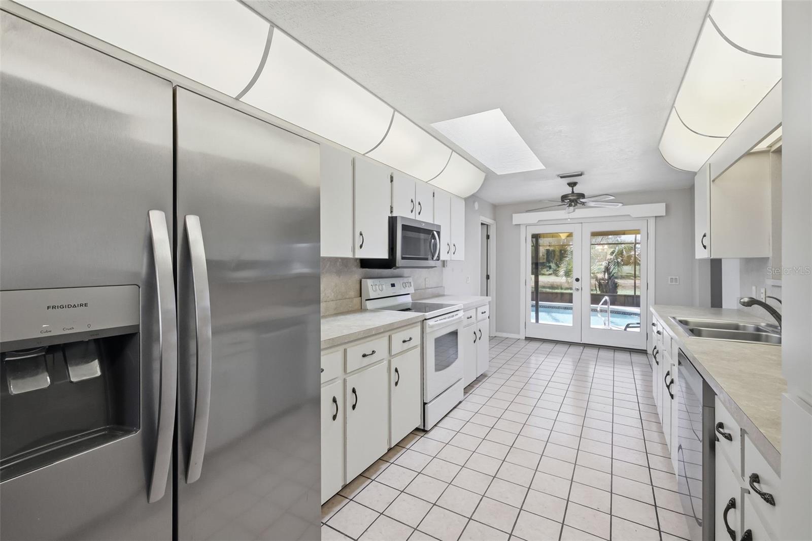 CONNELL LAKE ESTATES - Residential