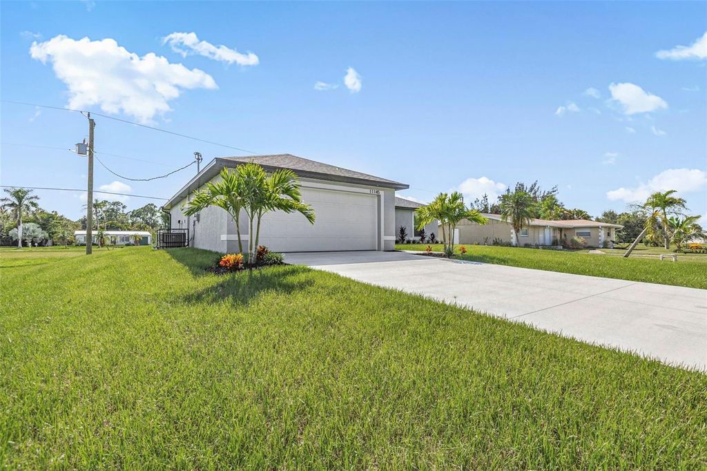 Photo of 1021 SW 9th Avenue, Cape Coral, FL 33991 (MLS # C7517830)
