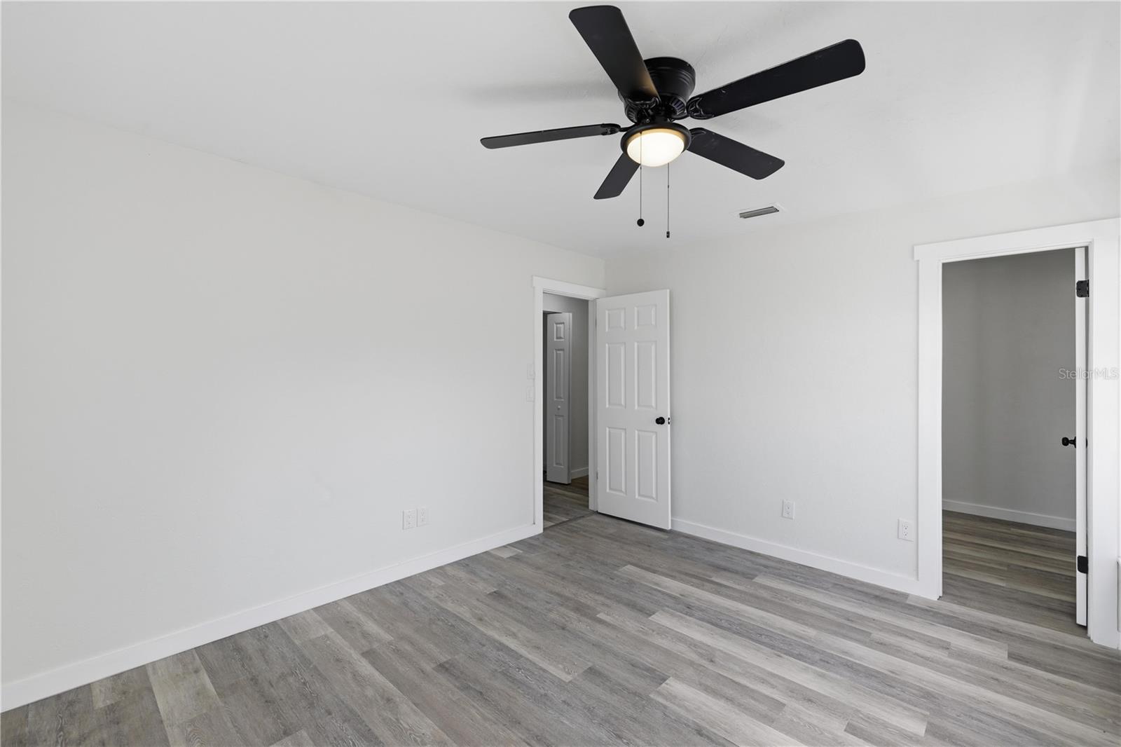 RAINBOW LAKES ESTATE - Residential