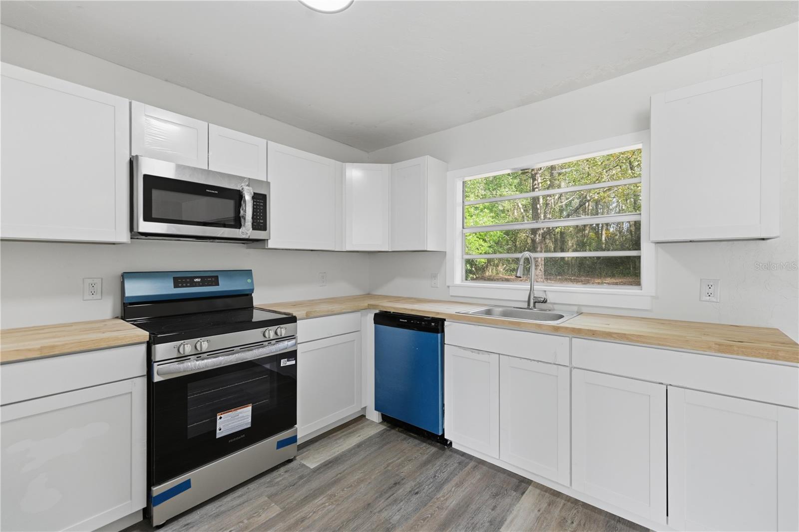 RAINBOW LAKES ESTATE - Residential