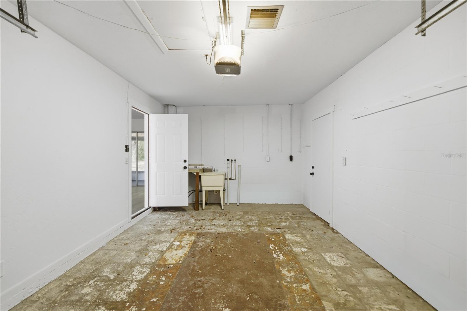 RAINBOW LAKES ESTATE - Residential