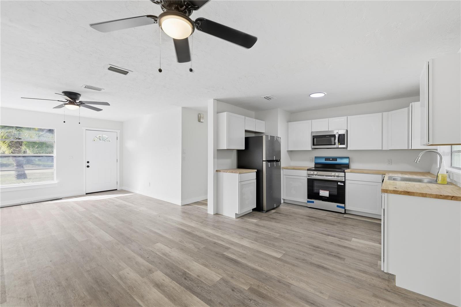 RAINBOW LAKES ESTATE - Residential